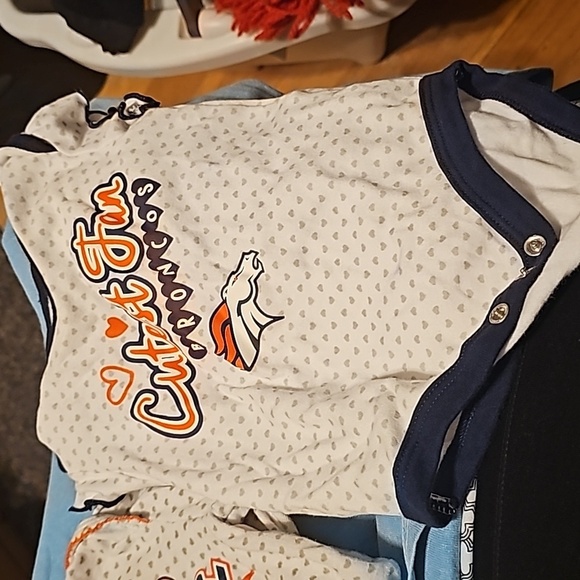 NFL 2 piece Denver Bronco Infant Onsies - Picture 4 of 7